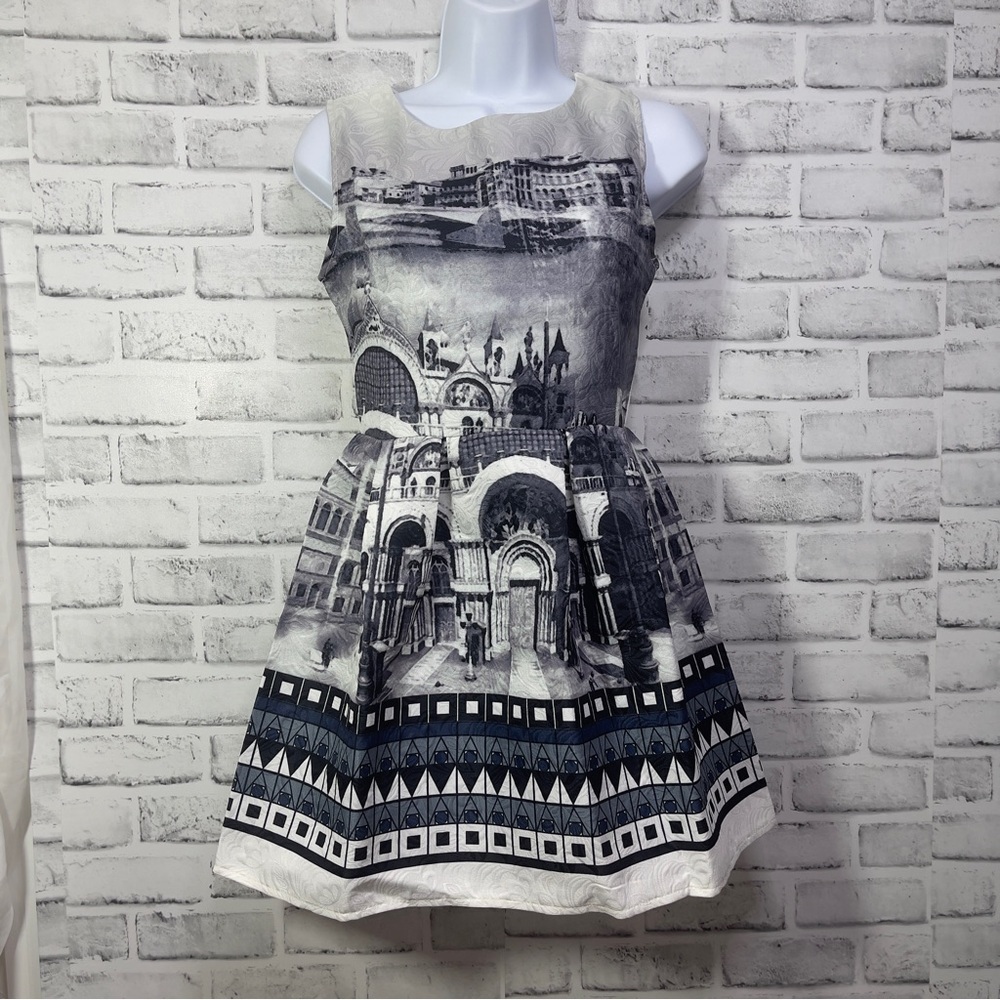 Nvrenzhuang Cathedral Sleeveless Dress NWT 2
